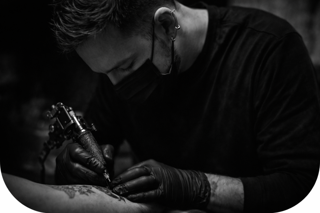 Lucas Tatuando 1024x683